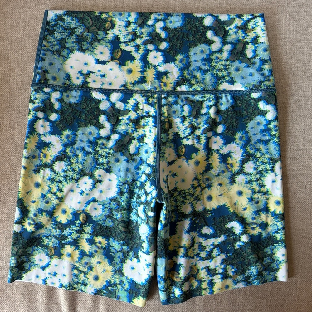 Offline by Aerie Size Large High-Waisted Biker Shorts Blue Floral Trippy Daisy - Picture 2 of 8